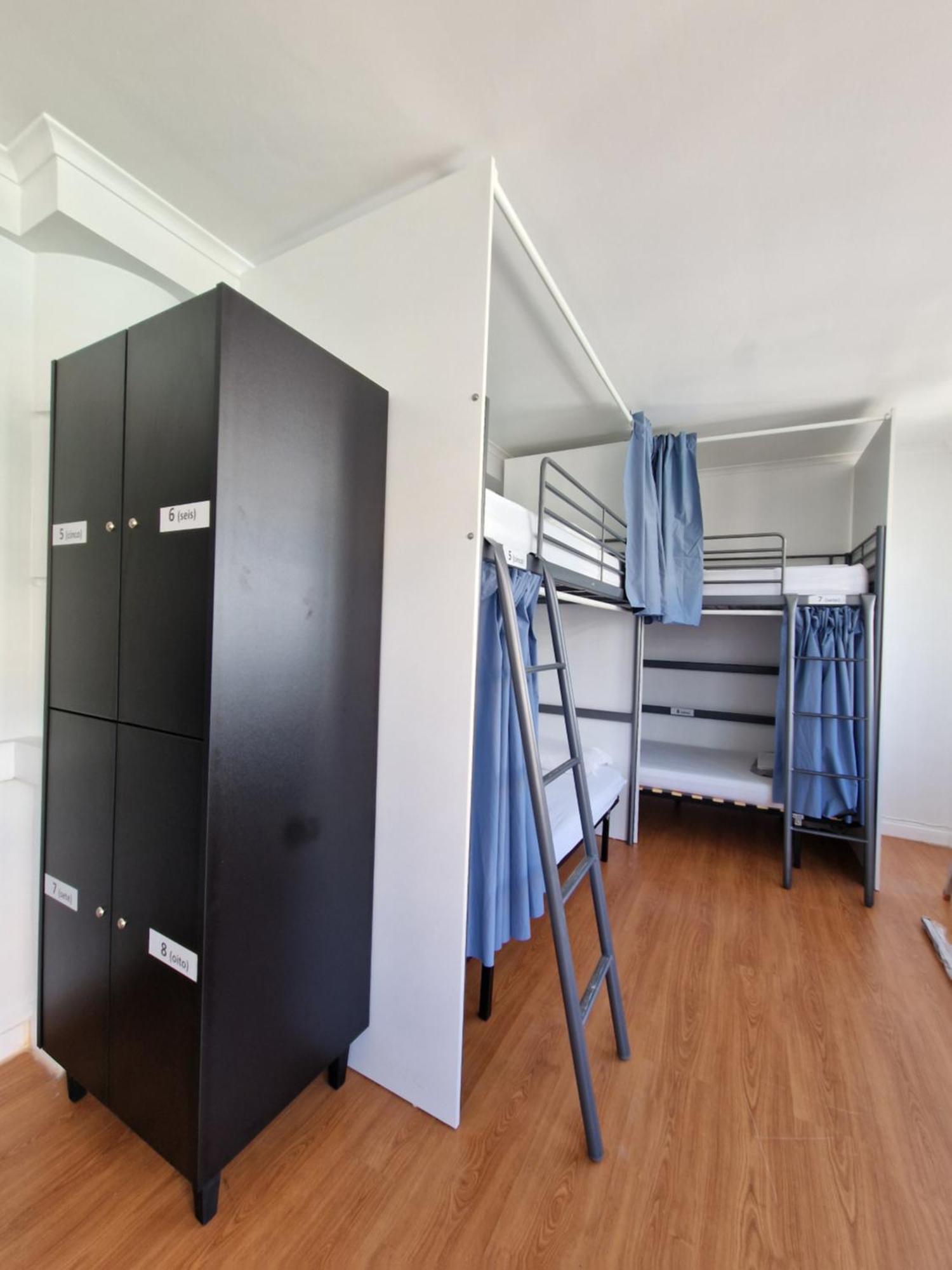 Auberge de jeunesse Castilho 63 &